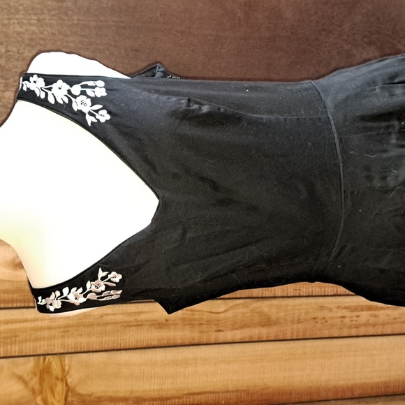 White House Black Market Black and White Floral Dress - Picture 3 of 6